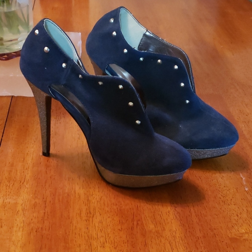 Navy Heels